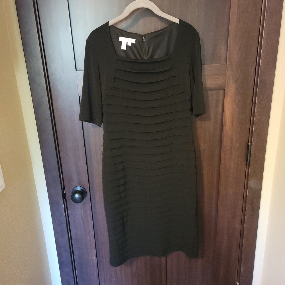 EUC London Times Women's Jersey Stretch Black Straight Square Neck Size 8